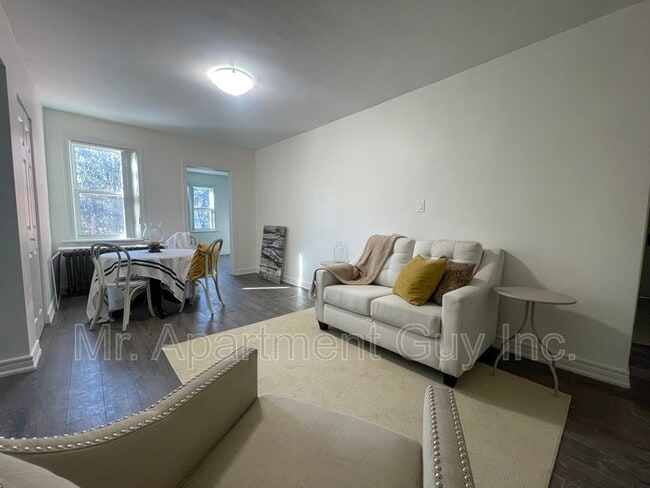 Building Photo - 2 Balsam Ave S Unit Suite 11