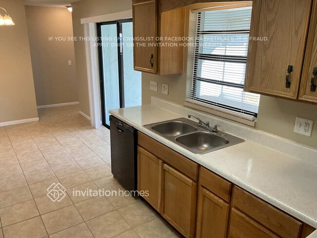 Photo - 1856 Edith St NE