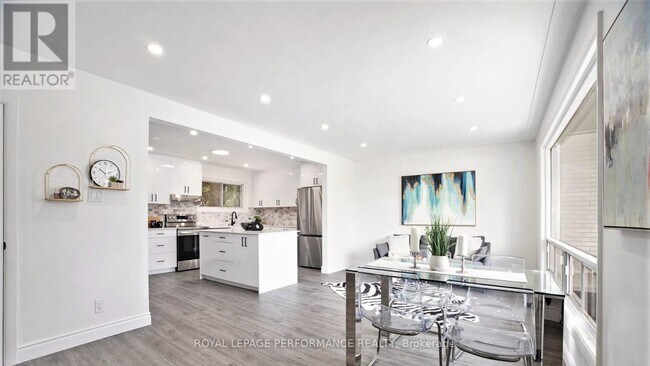 Photo - 33 Majestic Dr