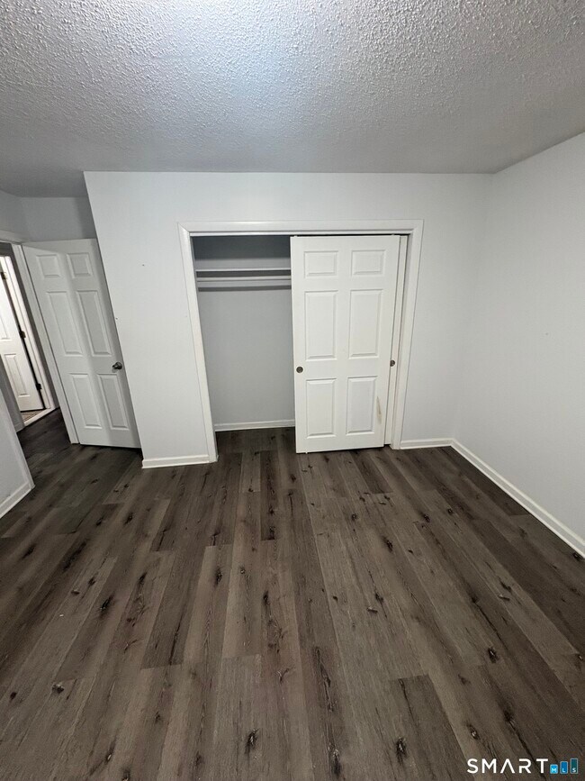 Photo - 20 Shagbark Rd Unidad B