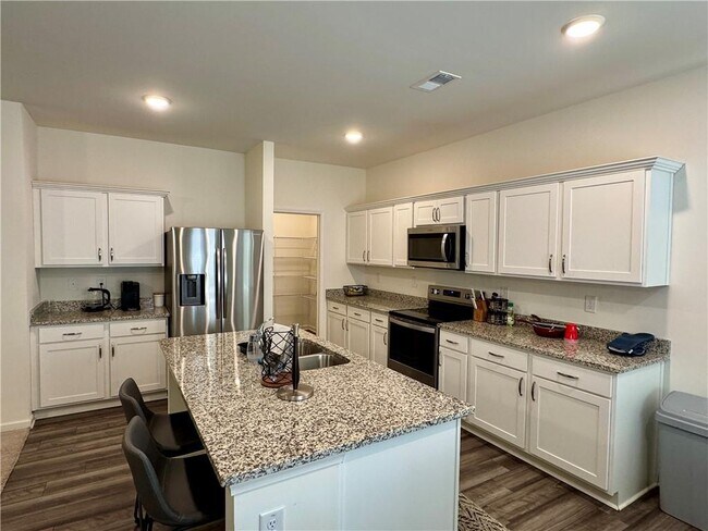 Photo - 152 Andria Wy NW