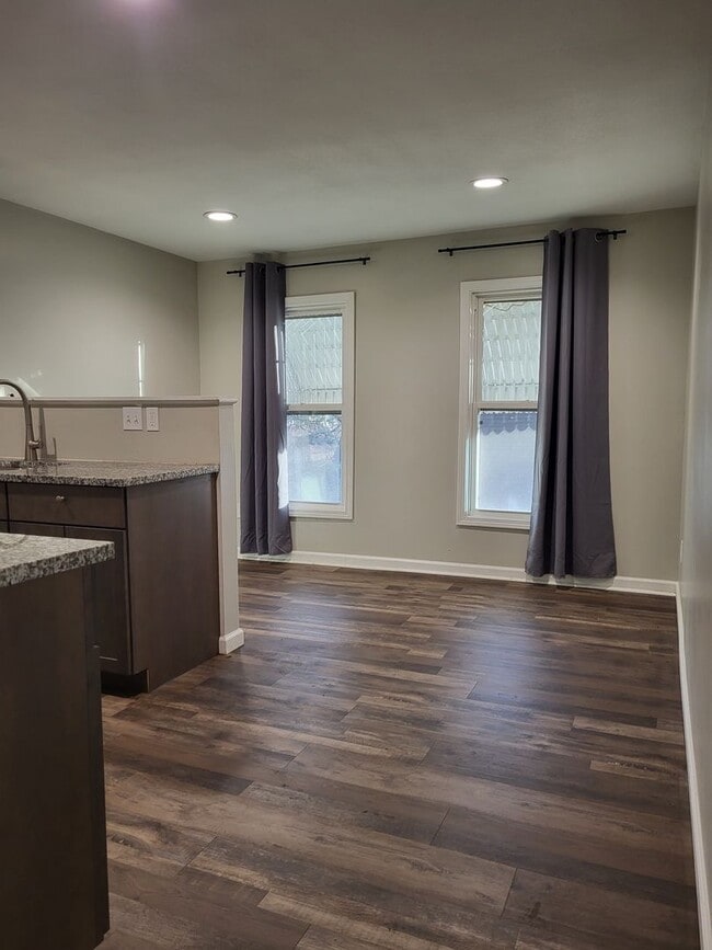 Building Photo - 1620 SW College Ave Unit 1620COL3