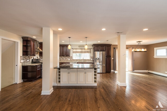 Photo - 106 Sharon Dr