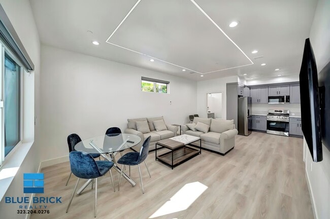 Photo - 5841 Vanalden Ave