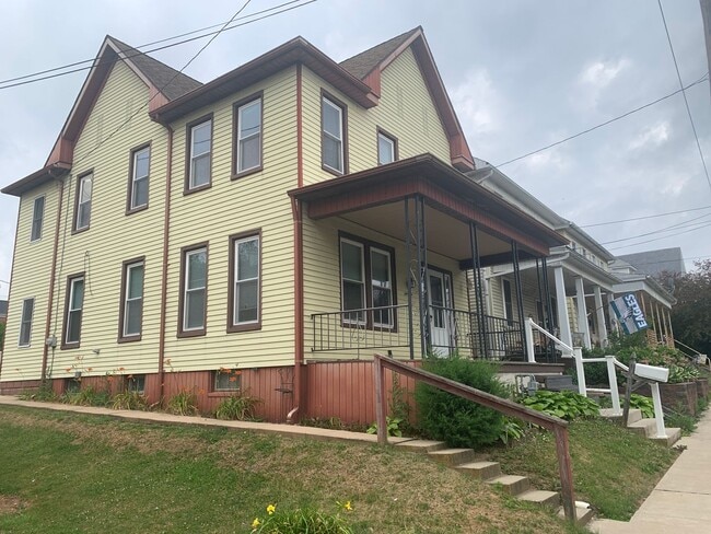 Building Photo - Dallastown SD 3 Bedroom House-Yard, Parking