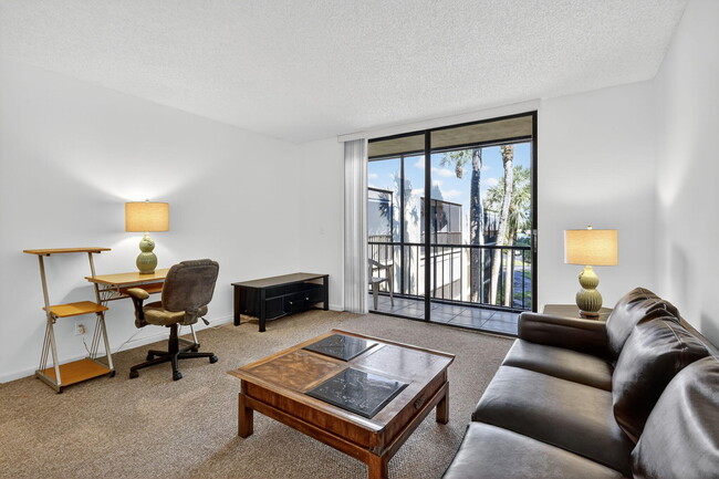 Photo - 5220 Las Verdes Cir Unit 304