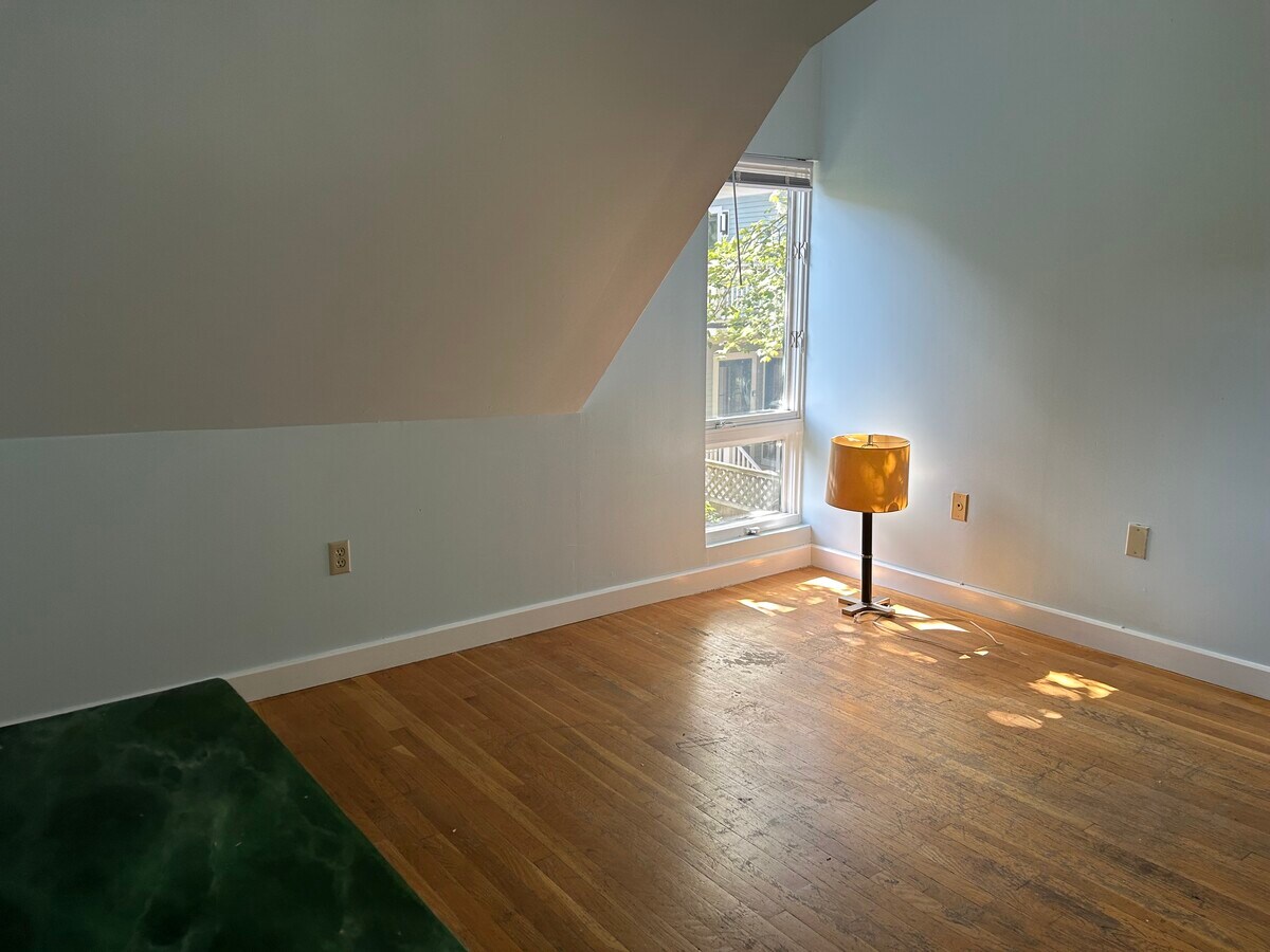 Photo - 293 Sidney St