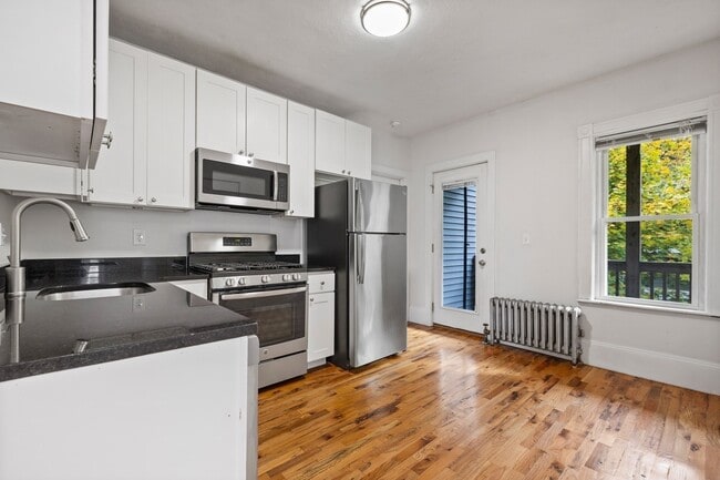 Building Photo - 39 Bradley St. Unit 2