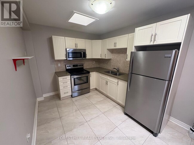 Photo - 341 Lakeshore Rd E