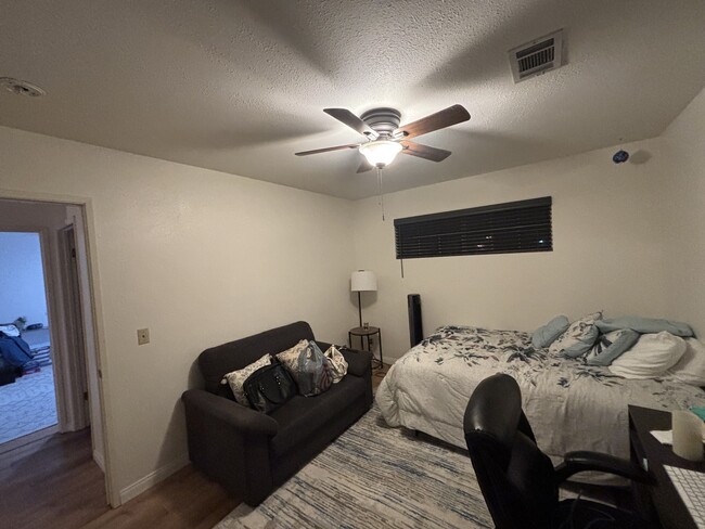 Building Photo - 535 N Yucca Ridge Rd Unit ADU