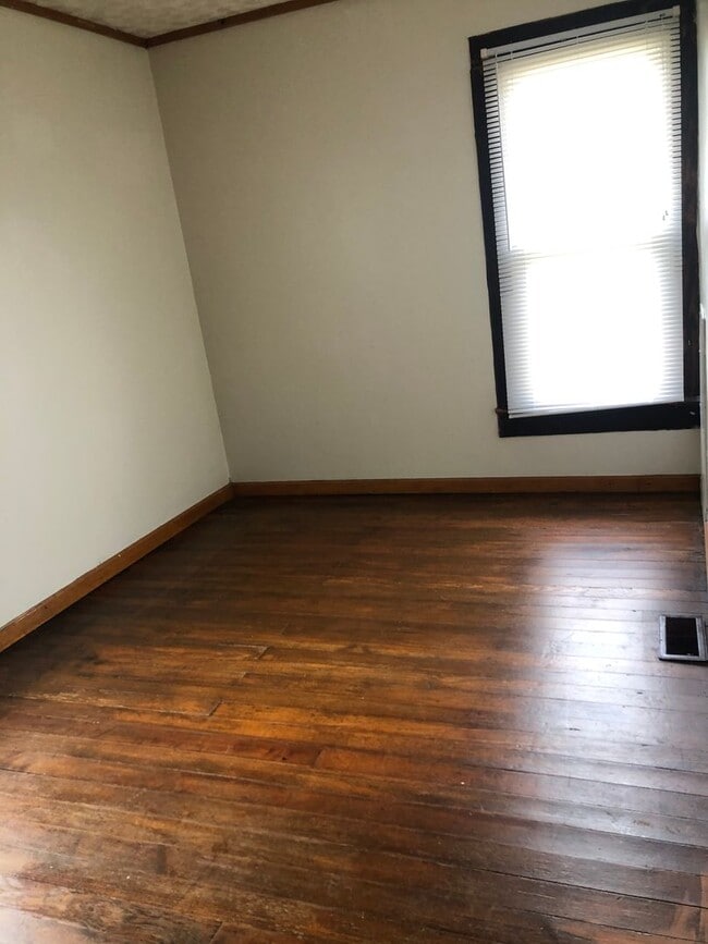 Photo - 1017 W 11th St