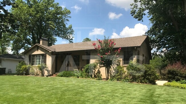 Building Photo - Beautiful Cottage Home located in Homewood