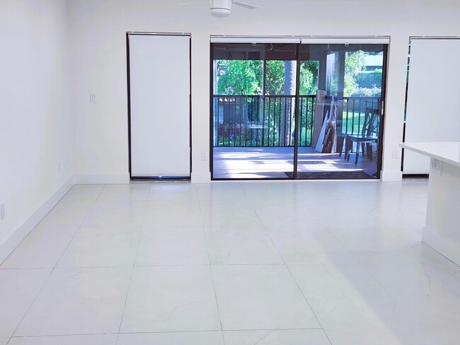 30 Pelican Pointe Dr Unit 201