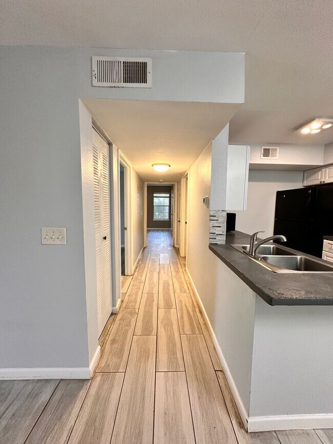 Photo - 50% OFF FIRST MONTH'S RENT ---- Recently Remodeled 2B/2B Unfurnished Condo in Indian Lake Unit 16