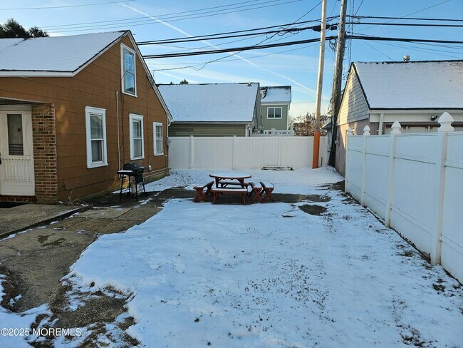 Photo - 207 3rd Ave