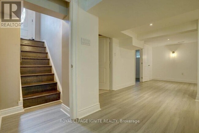 Photo - 53 Sundance Crescent