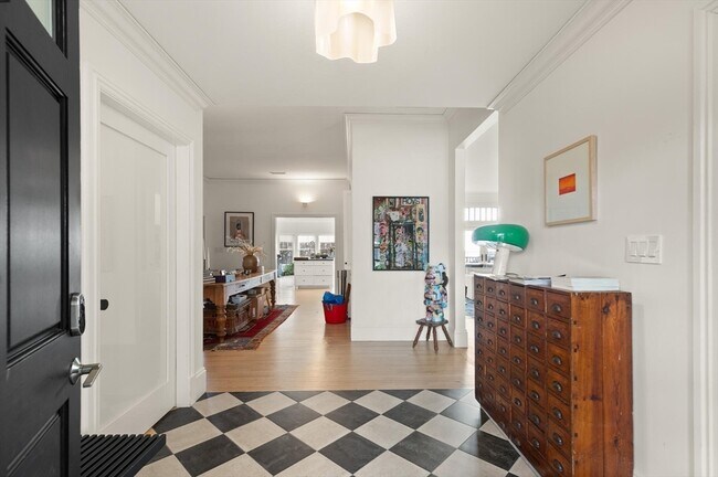 Photo - 980 Hale St