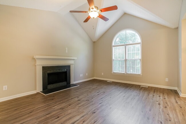 Photo - 2100 Havering Pl