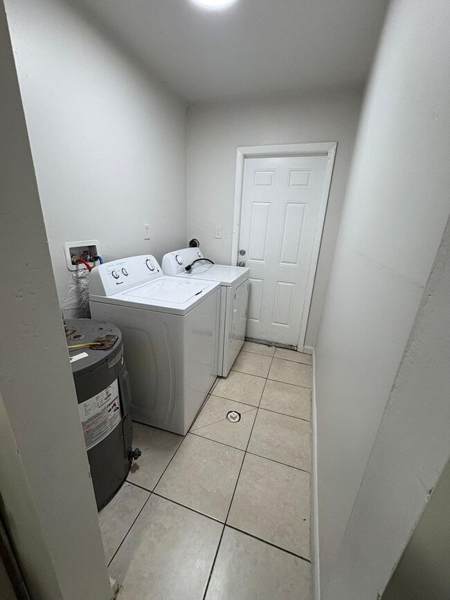 Photo - 900 NW Unit East