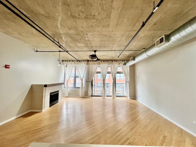 Photo - 933 W Van Buren St Unit 302