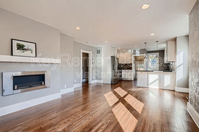 Photo - 1418 Roslyn St
