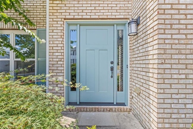 Photo - 881 Soaring Dr NE