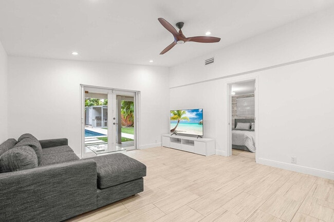 Photo - 443 NE 71st St Unidad ID1323142P