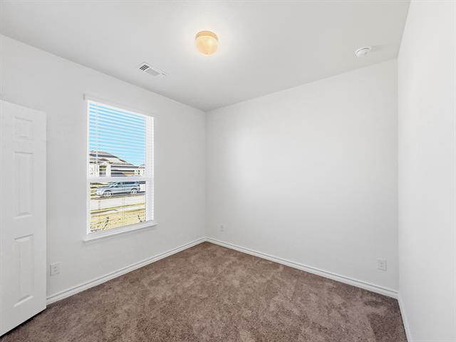 Photo - 663 Saxony Dr