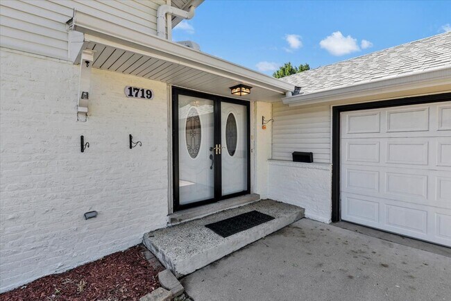 Photo - 1719 W Lexington Dr