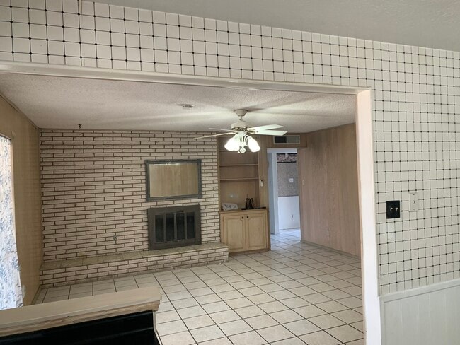 Photo - 10609 Lakewood Ave