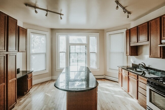 Photo - 514 8th Ave SE