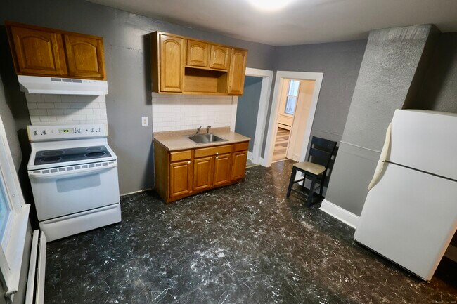 Photo - 660 W Main St