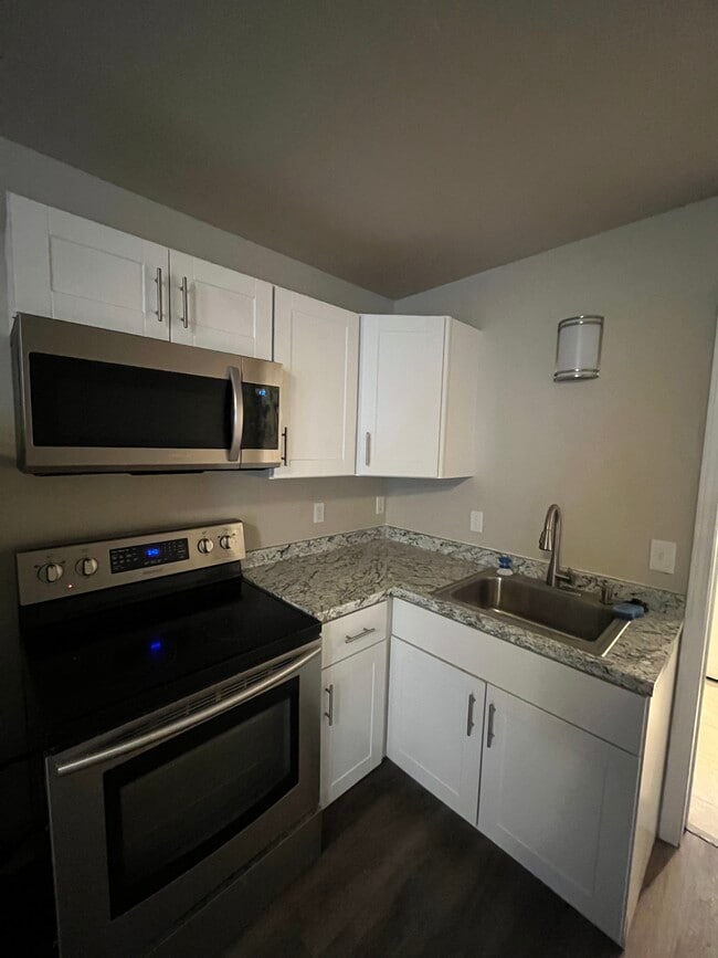 Building Photo - 608 West St Unit B