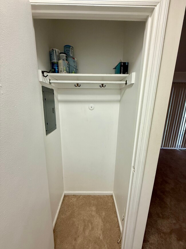 Photo - 991 Manor Ln Unit F