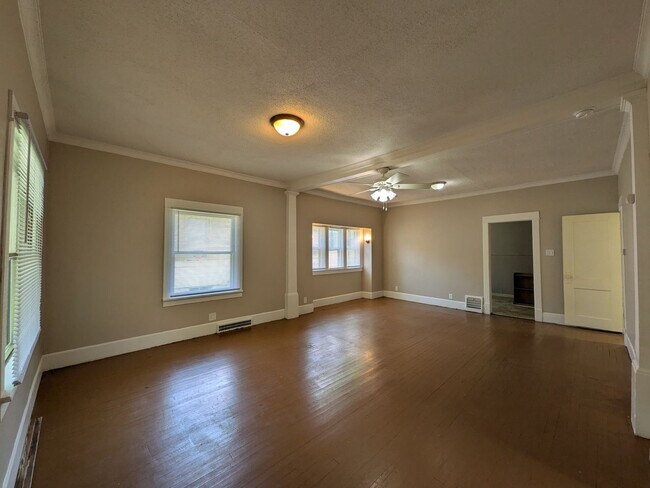 Photo - 2 Bedroom Home with hard surface flooring!