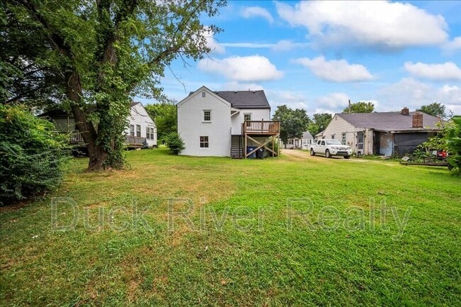 Photo - 2135 Thomas Ave