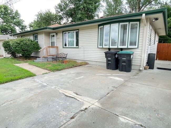 Photo - Move-in special offer!!! Huge house - over 2,200 sqft convenient location and private backyard $...