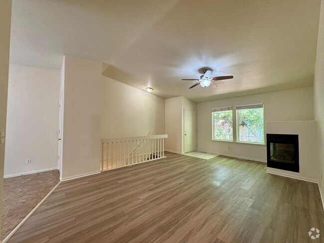 Building Photo - 117-119 Unit 119 Rental