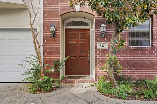 Photo - 822 Stuart St