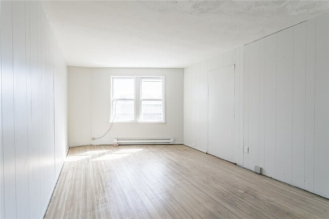 Building Photo - 85 Mapledale St Rental
