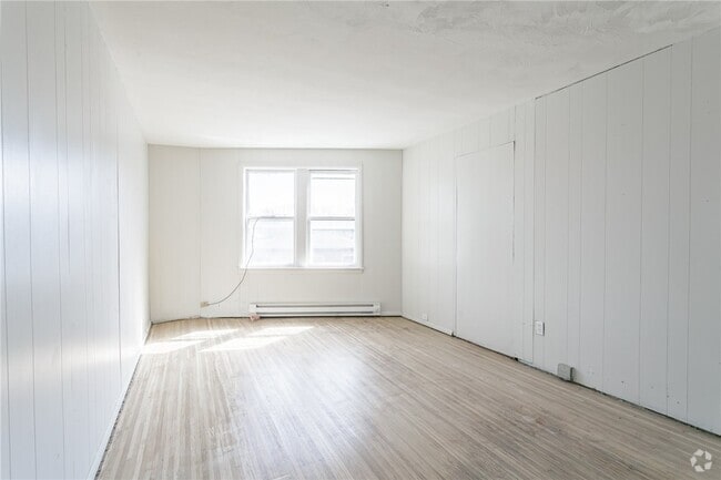 Building Photo - 85 Mapledale St Rental