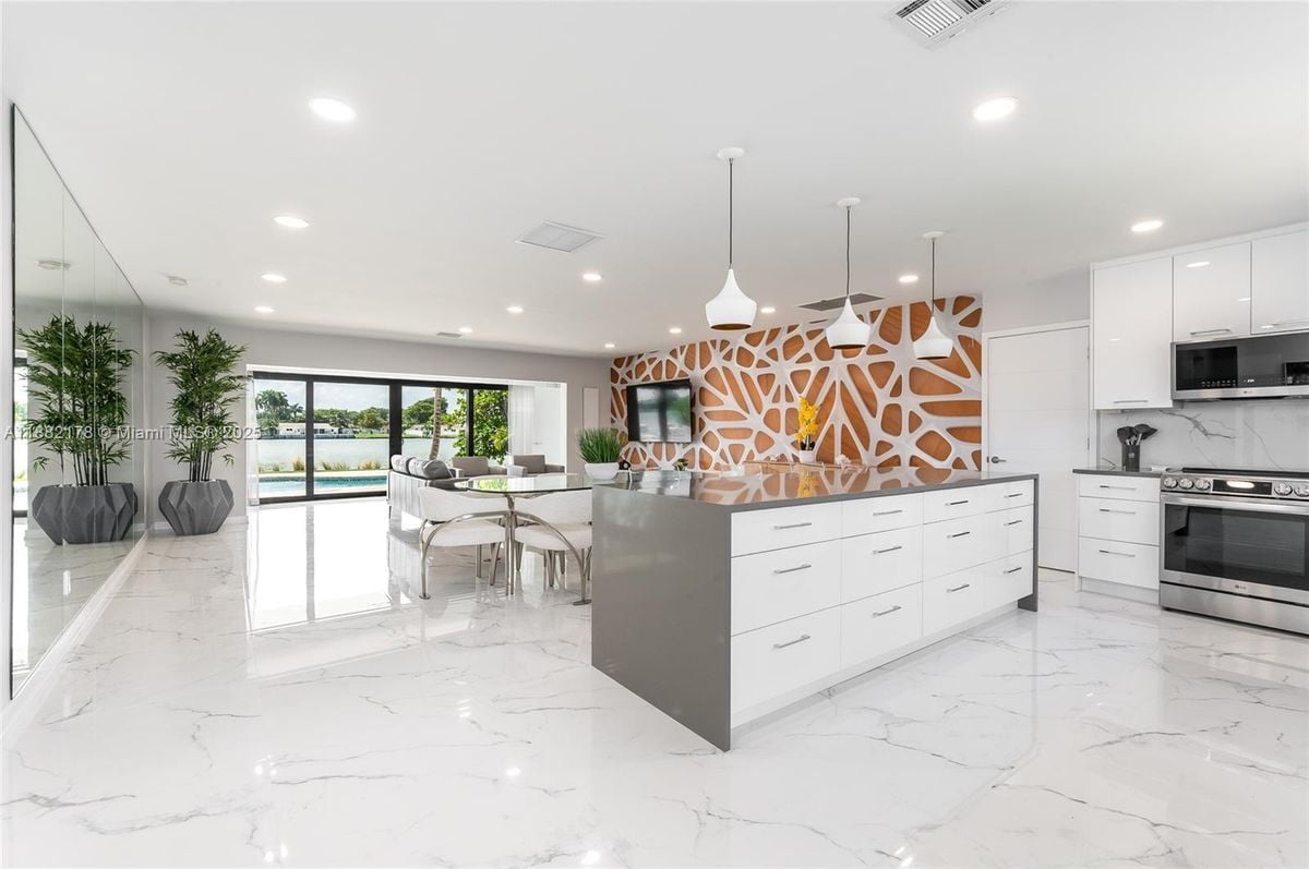 Photo - 21230 NE 25th Ct