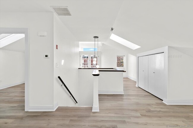 Photo - 972 State St Unit 3