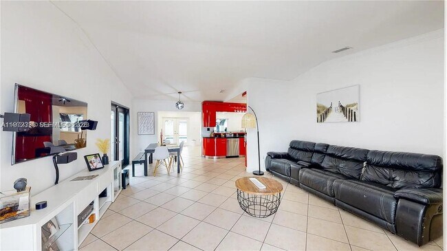 Photo - 13821 SW 14th St