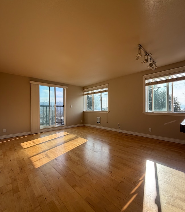 Photo - 2200 Thorndyke Ave W Unit 205