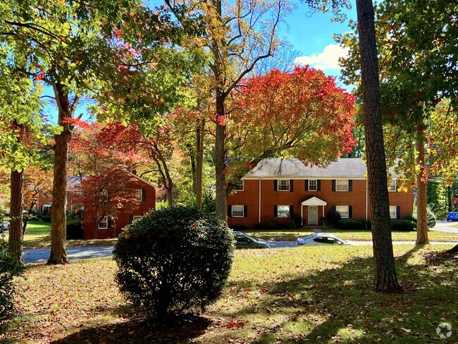 Building Photo - Lindley Park Manor Rental