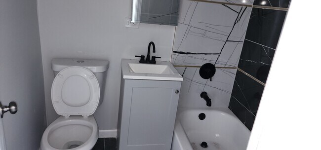 Photo - 1760 Winfield St Apartamentos Unidad #1