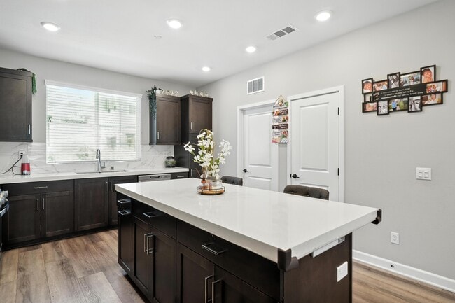 Building Photo - 1231 Sunrise View Rental