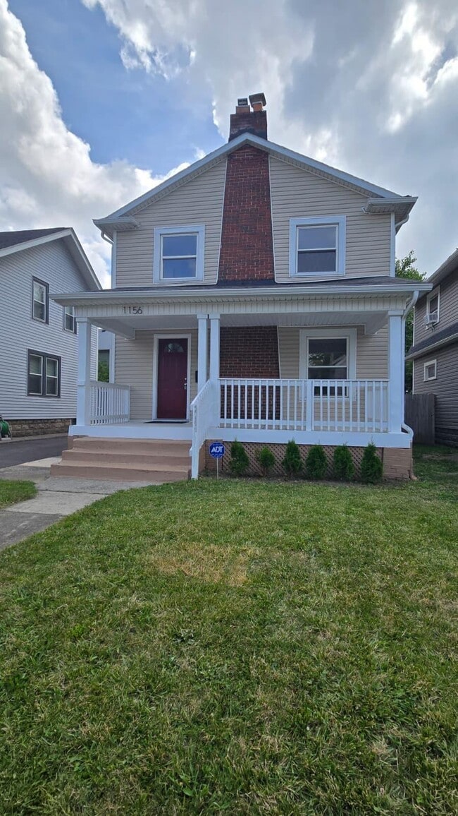 Building Photo - 1156 S Champion Ave