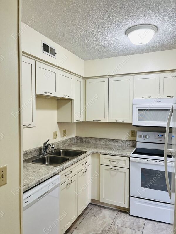 Photo - 758 Fox Ridge Dr